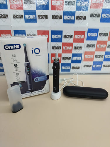 Cepillo eléctrico iO9N negro con estuche de viaje Oral-B